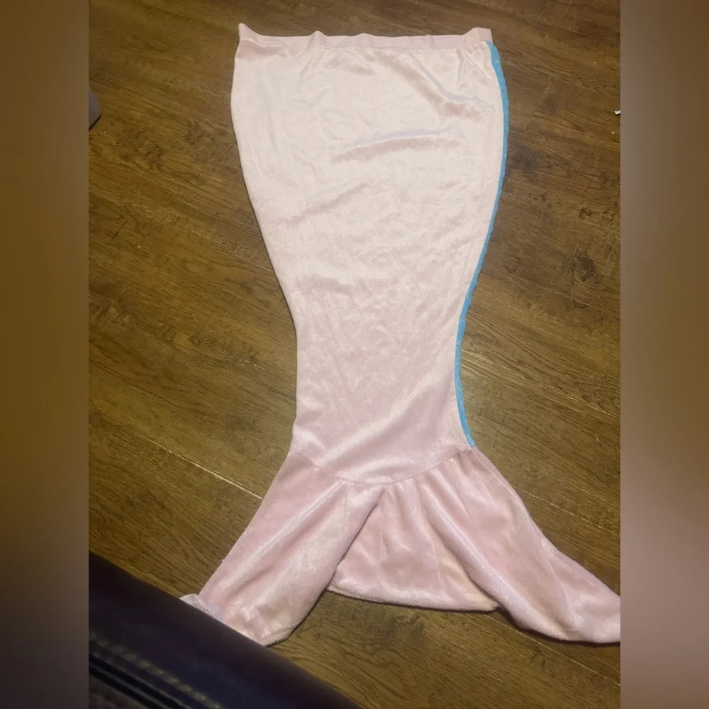 Girls mermaid tail fleece blanket